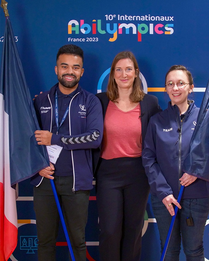 Candidats et porteurs du drapeau de l'équipe de France des 10e Internationaux Abilympics 2023